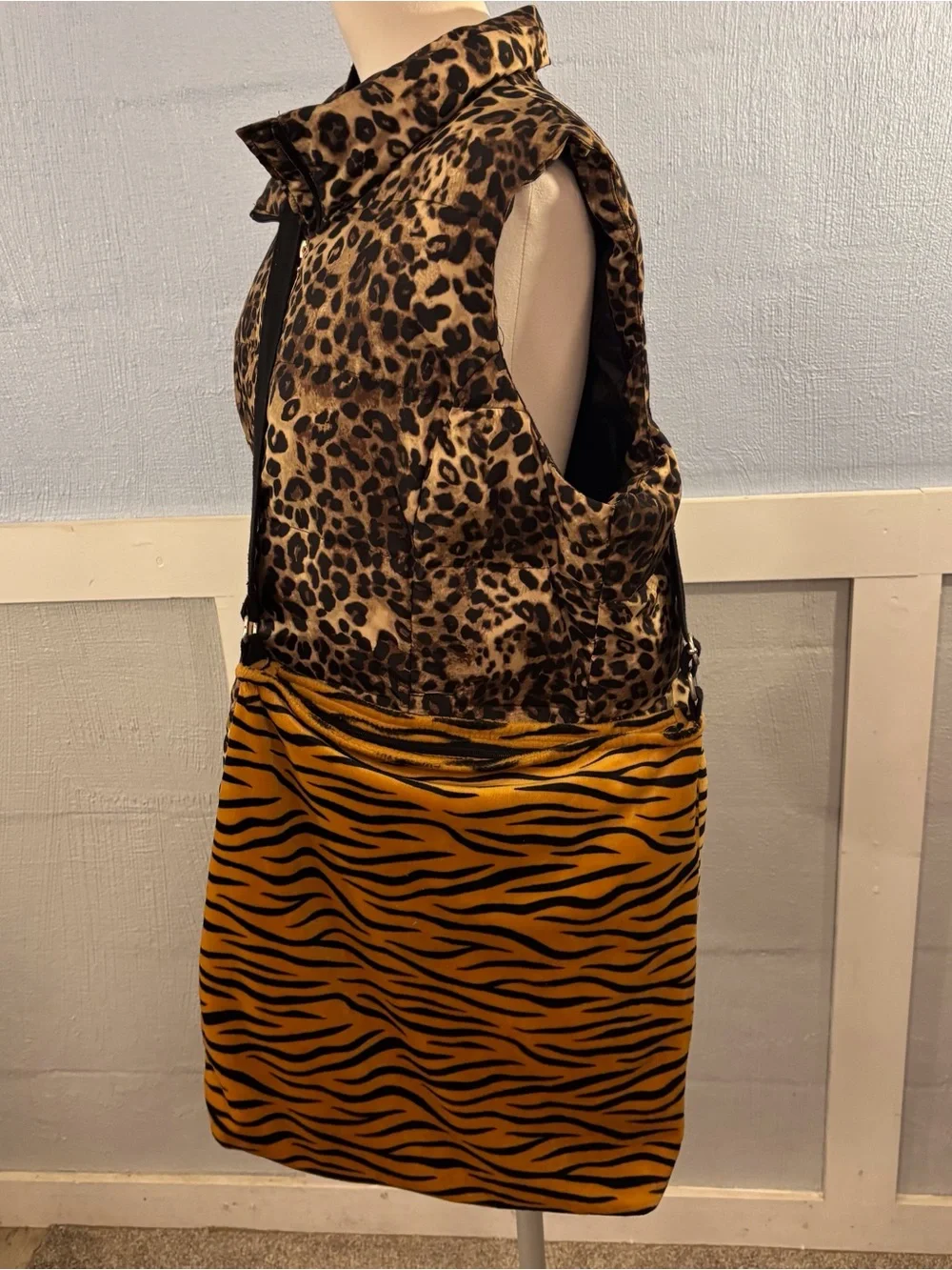 Animal-Print Crossbody Bag in Orange Black Tiger Crossbody Handbag Zip 19” Drop